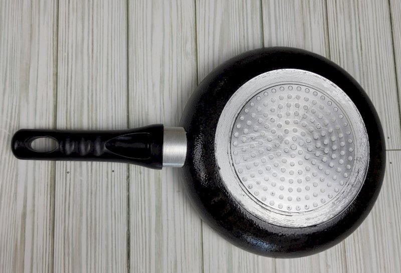 Porque Nadie me lo Habia Dicho!!! Desprende la Grasa Pegada en tu Sartén con este Truco Infalible de Sal y Bicarbonato