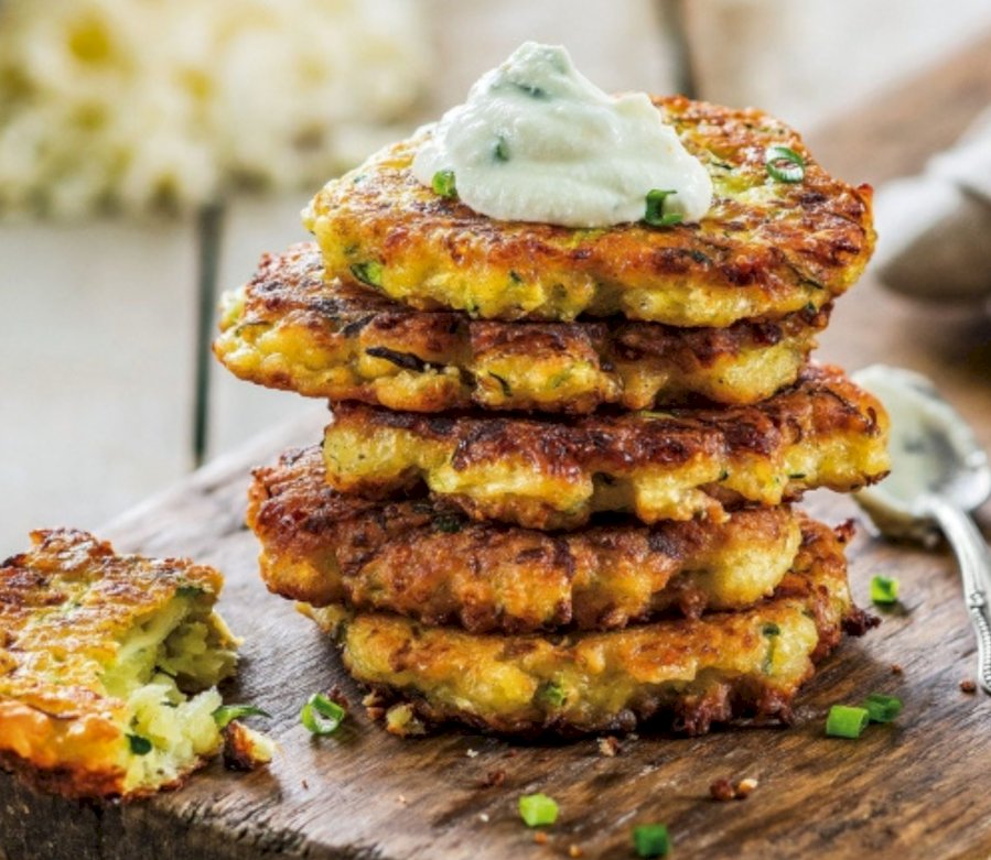 Cómo transformar Calabacines en una Delicia: Buñuelos de Calabacín y Queso