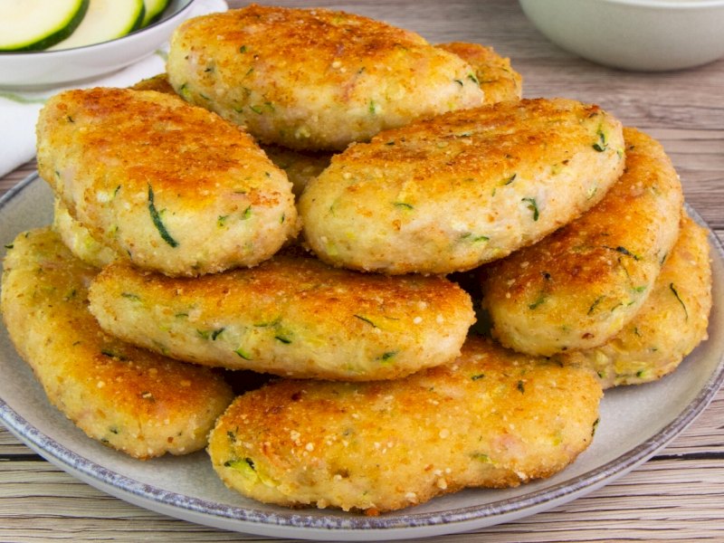 Buñuelos De Pollo Y Calabacín: ¡Un sabor irresistible y bajo en carbohidratos!