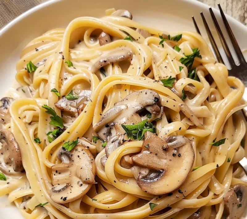 Disfruta de un Bocado Celestial: Pasta Cremosa con Champiñones