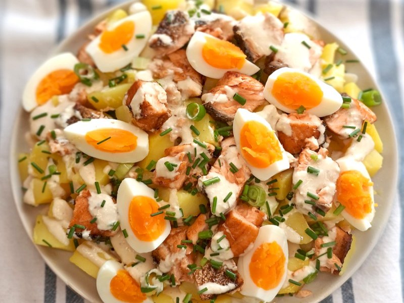 Ensalada de Patata con Salmón a la Plancha: Un festín fresco y sabroso