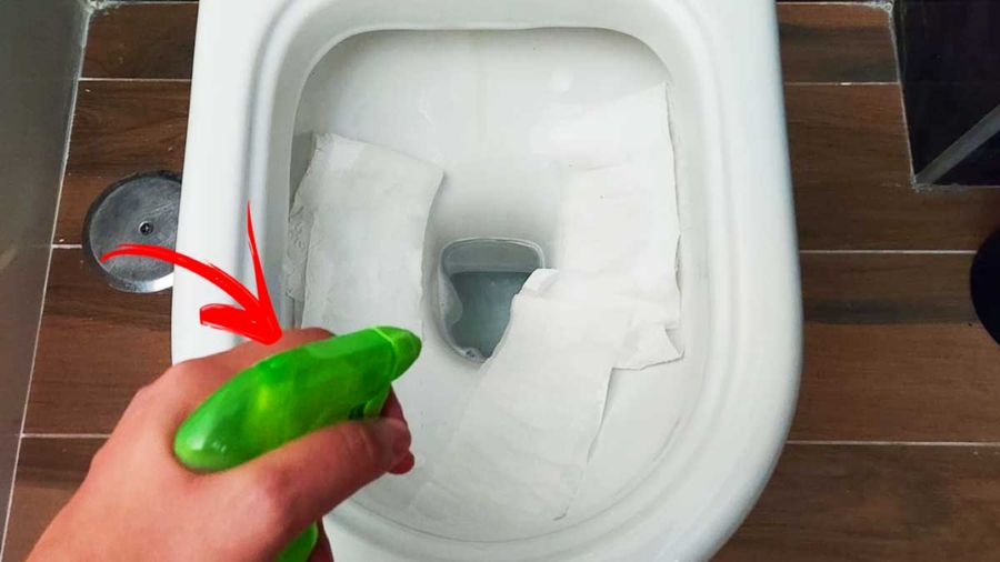 Cómo quitar el Fondo Negro del Inodoro para siempre con el Truco del Papel Empapado