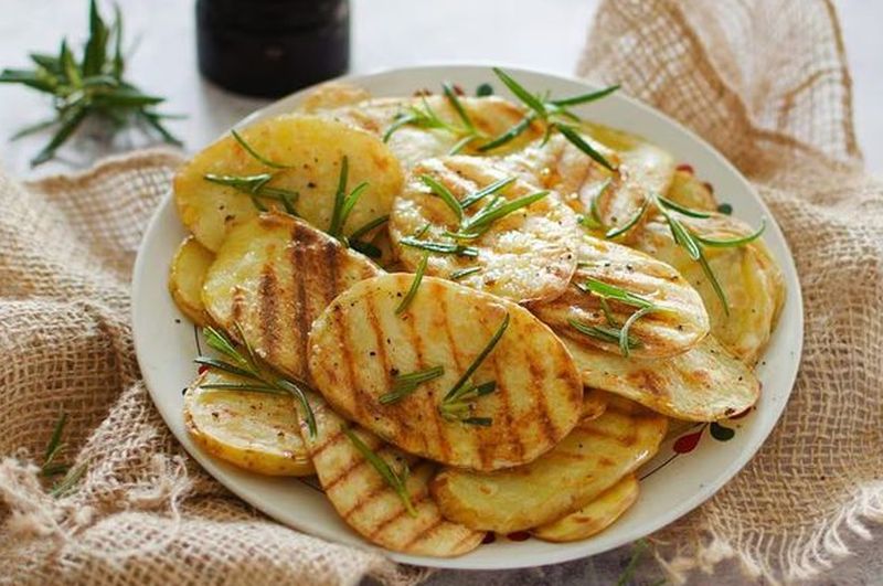 Patatas a la Plancha: La receta de una guarnición fácil y deliciosa