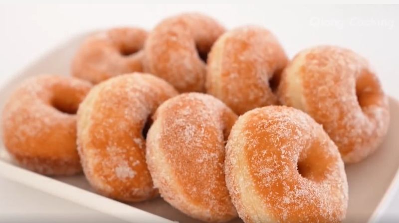¡Deliciosas Donas Azucaradas Caseras: Un Placer Irresistible!