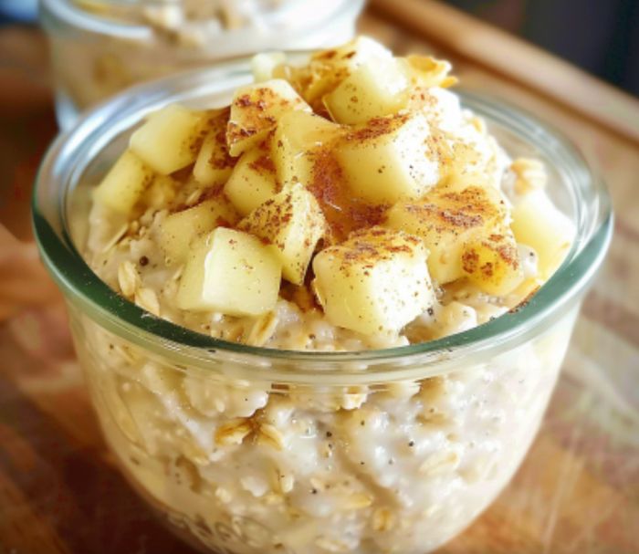 ¡Avena con Manzana: El Desayuno Saludable que Sabe a Postre y Se Prepara en Minutos! 🍏🍯