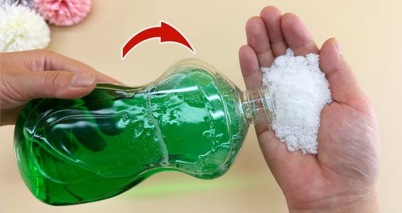 Mezcle Detergente con Sal y obtenga este increíble resultado. Así es como funciona