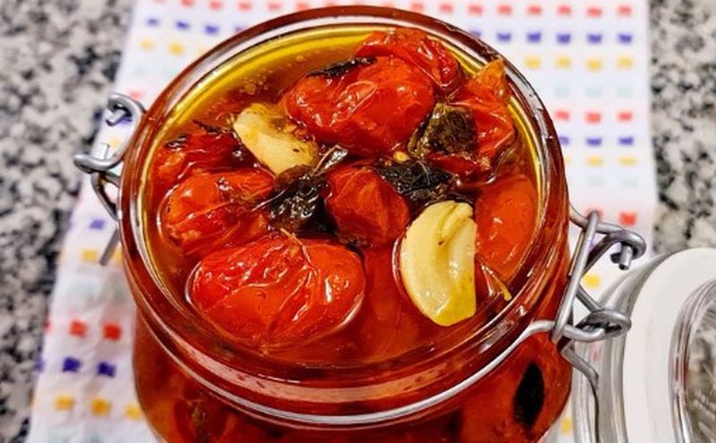 Tomates en Escabeche Caseros: ¡Sabor, Frescura y Salud en un Solo Frasco! 🍅✨