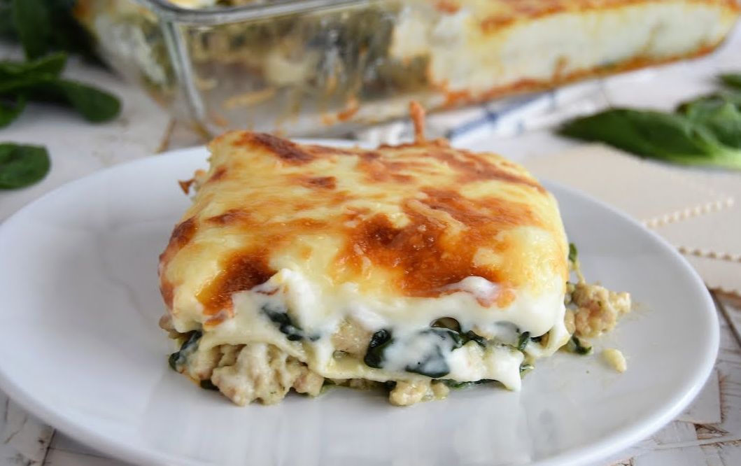 🥳 Lasaña Cremosa de Pollo y Espinaca: ¡El Placer Hecho Platos! 😋