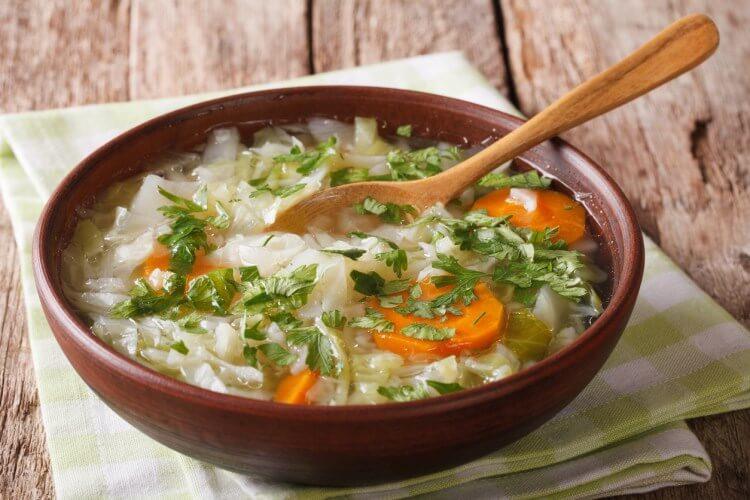 Sopa de Verduras y Col: El Abrazo Caliente que Tu Cuerpo Necesita