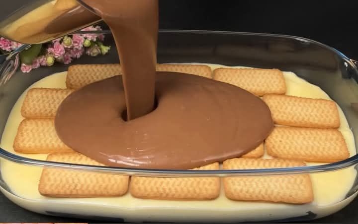 Postre de Galletas con Crema y Chocolate: Un Capricho Irresistible
