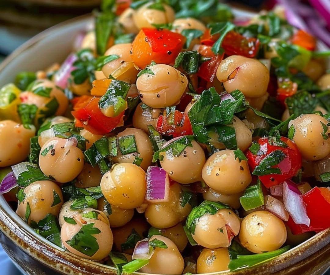 Ensalada de Garbanzos con Toque Especial: ¡Fresca, Saludable y Deliciosa!
