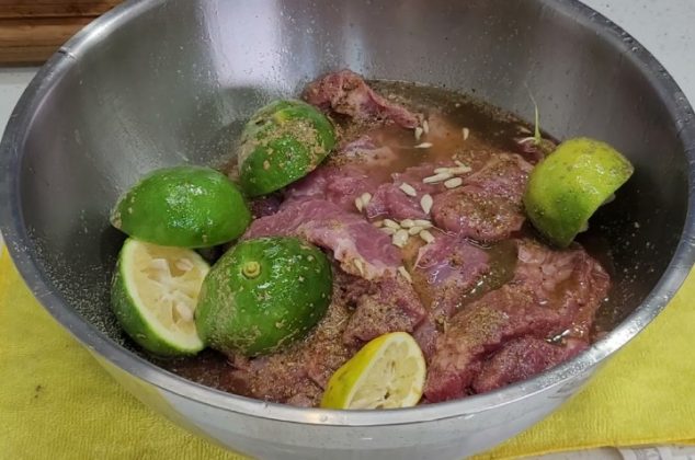 Como Marinar la Carne para Asar para que quede Suave, Jugosa y Deliciosa como-marinar-la-carne-para-asar-para-que-quede-suave-jugosa-y-deliciosa-como-marinar-la-carne-1-634x420-1