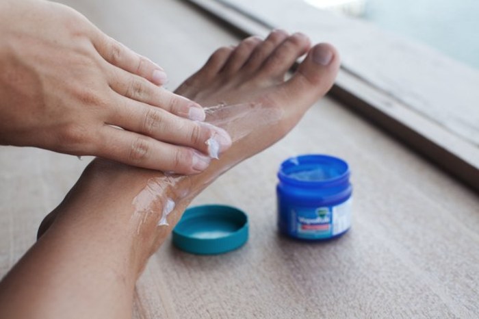 VICKVAPORUB PIES BENEFICIOS