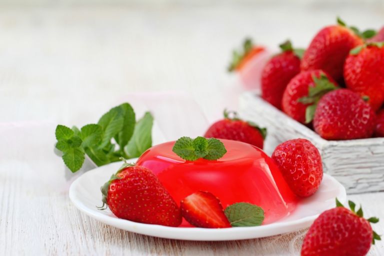 gelatina-de-vino-tinto-receta-con-solo-6-ingredientes-para-disfrutar-de-un-antojito-gelatinavino-1