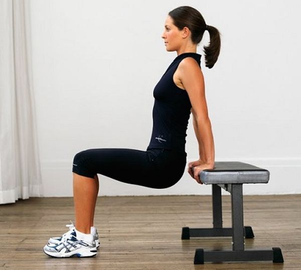 lado-las-excusas-estos-4-ejercicios-puedes-tonificar-cuerpo-sin-salir-casa-tricep-dips1