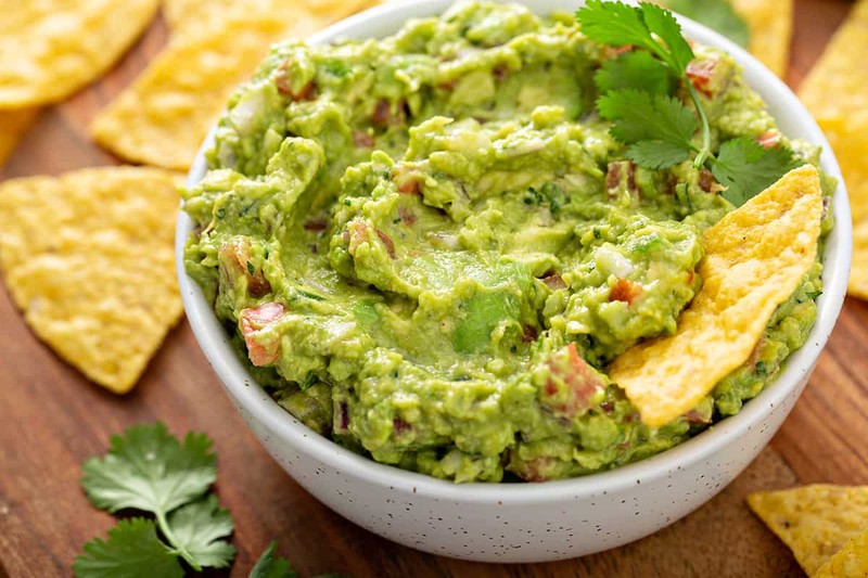Receta para Preparar Guacamole en 3 sencillos pasos receta-para-preparar-guacamole-en-3-sencillos-pasos-chip-in-spicy-guacamole-bowl