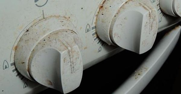 tu-cocina-estara-limpia-y-reluciente-con-estos-trucos-para-eliminar-la-mugre-de-la-rejilla-grasa