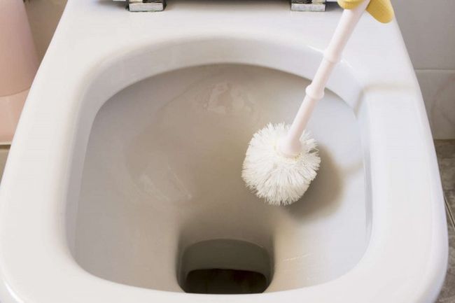 limpieza de inodoro con vingre y bicarbonato